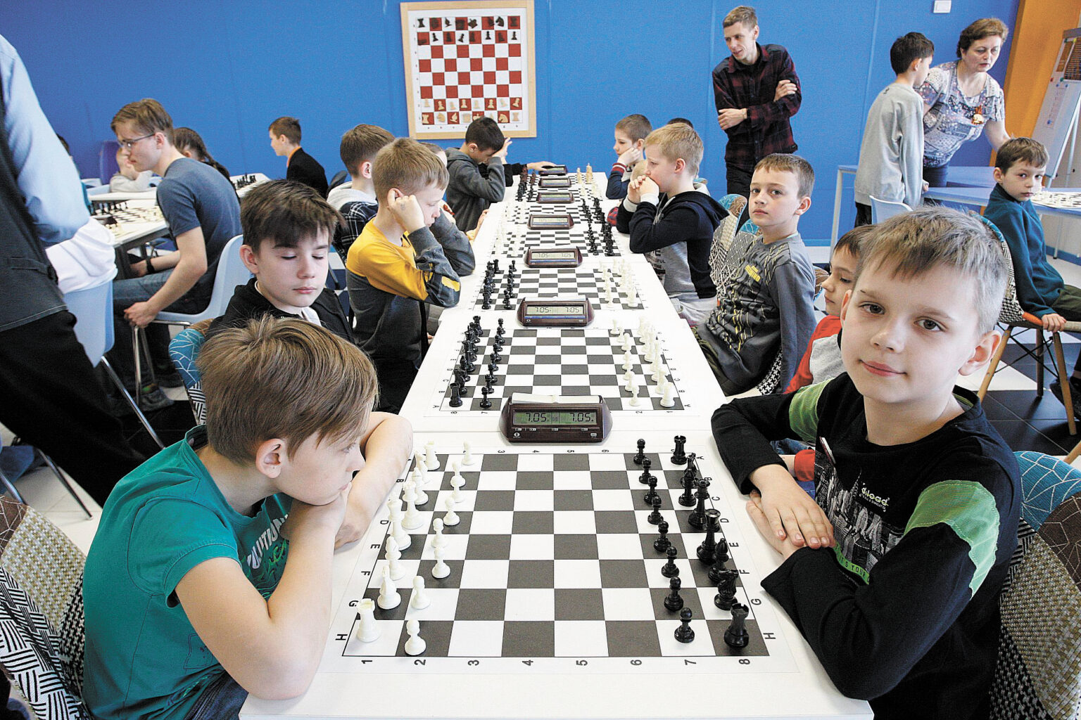 Почему шахматы спорт. Школа шахмат гамбит Краснодар. Турнир по шахматам. Шахматный турнир в Дубае. Шахматный турнир 2022.